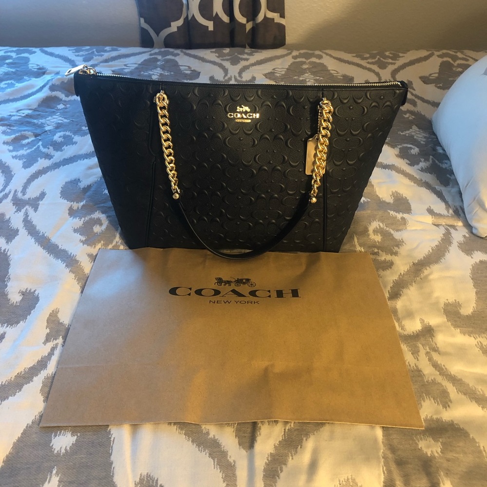 All Black and Gold (áccent) Women’s COACH bag!!